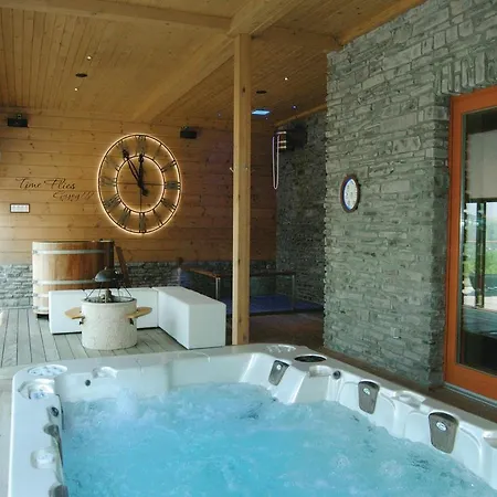 Holiday With Hot Tub I Prázdninový dům