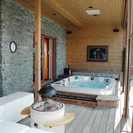 Holiday With Hot Tub I Prázdninový dům Durbuy